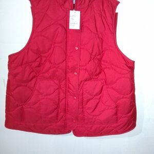 NWT Croft & Barrow Cherry Quilted Vest